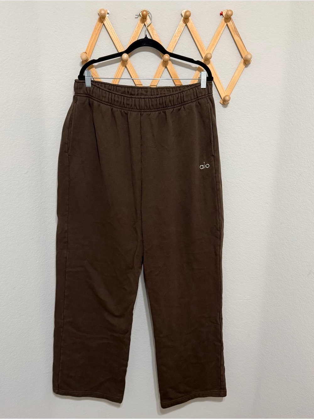 Alo Yoga Accolade Straight Leg in Espresso Brown Sweatpant Size XL - Picture 5 of 10